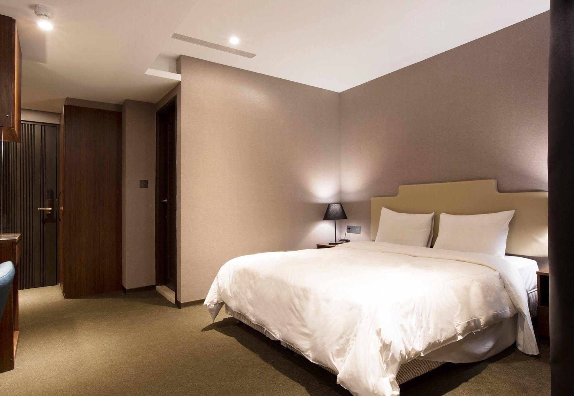 טאיפיי Noble Hotel מראה חיצוני תמונה